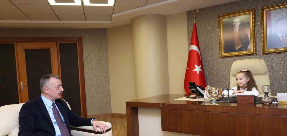 Koltuğu Devralan Minik Başkan İlk Talimatlarını Verdi