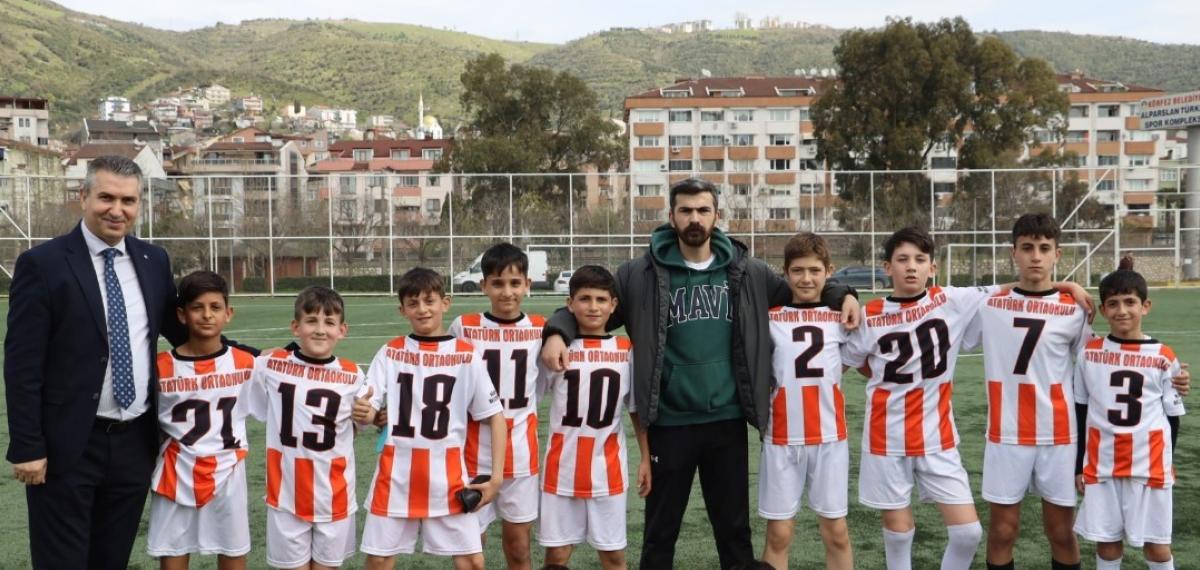 Körfez’de 23 Nisan Futbol Turnuvasının Şampiyonu Atatürk Ortaokulu Oldu