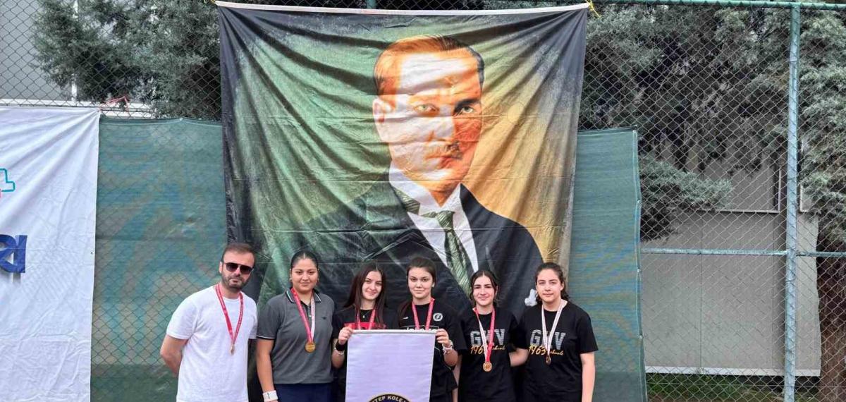Kortların Şampiyonu Gaziantep Kolej Vakfı Türkiye Finallerinde