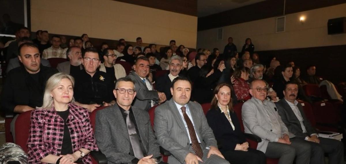 Kütahya Protokolü “Devlet Ana” Adlı Tiyatro Oyununu İzledi