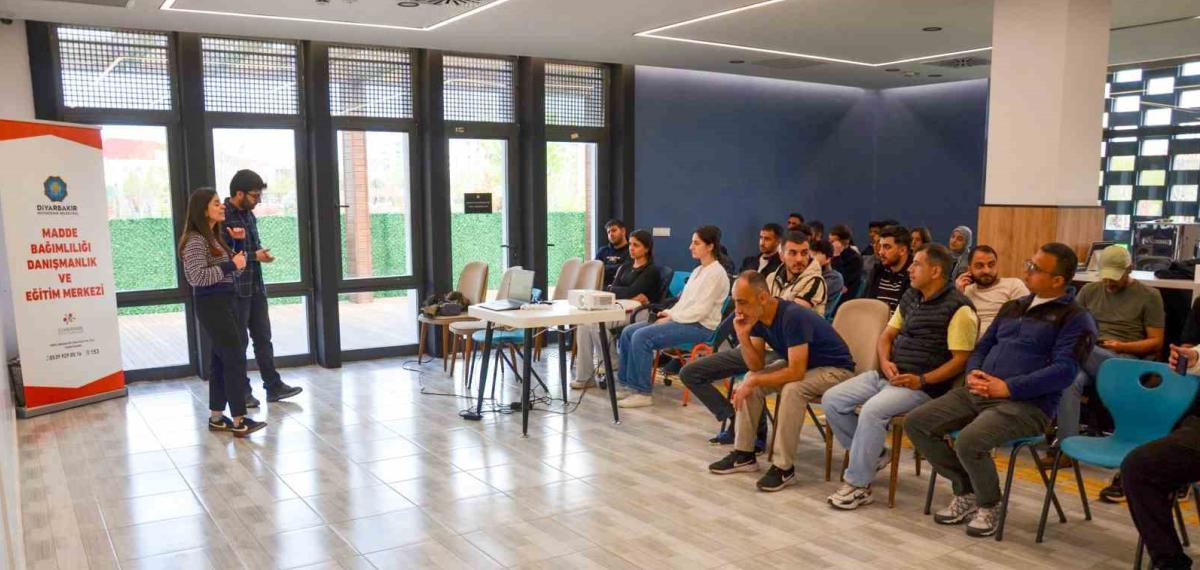 Kütüphanelerde Bağımlılıkla Mücadeleye Yönelik Farkındalık Eğitimi