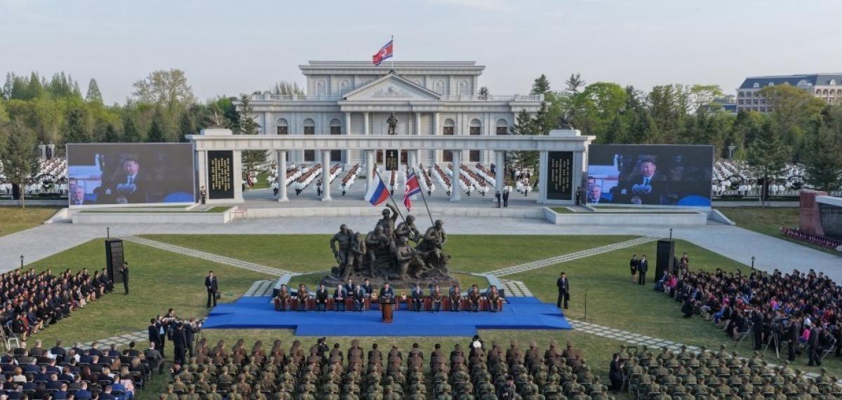 Kuzey Kore Lideri, Ukrayna’da Ölen Kuzey Koreli Askerler Anısın Anıtın Açılışını Yaptı