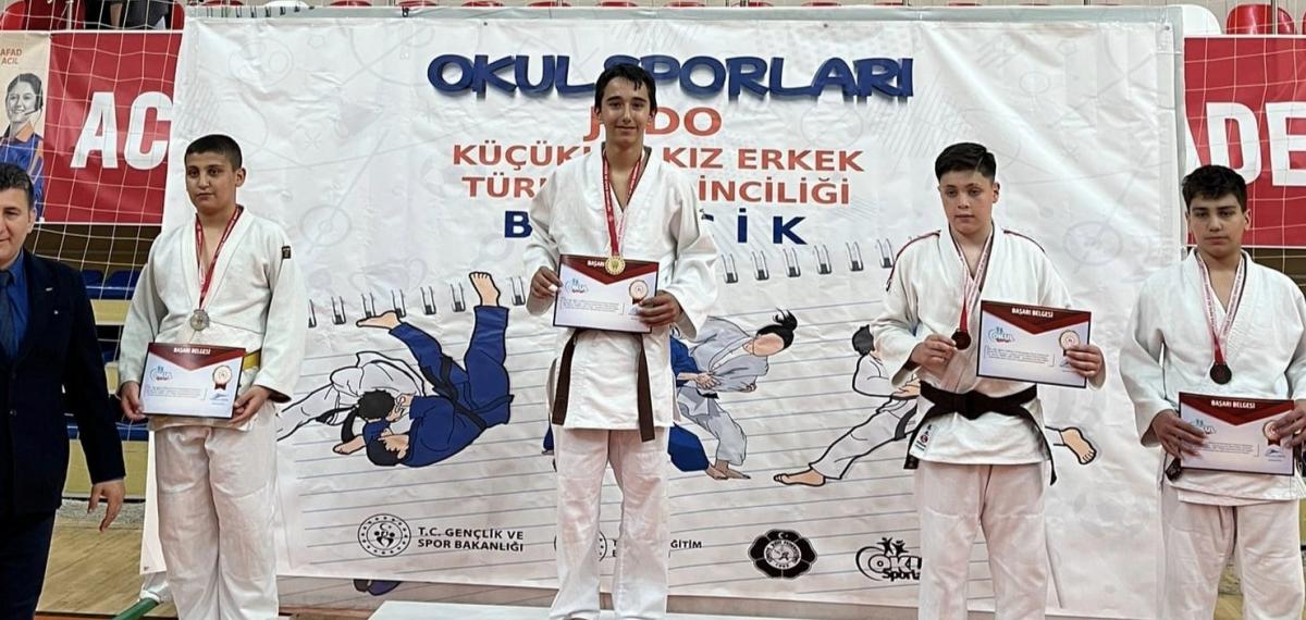 Manisalı Alp Türkiye Şampiyonu Oldu
