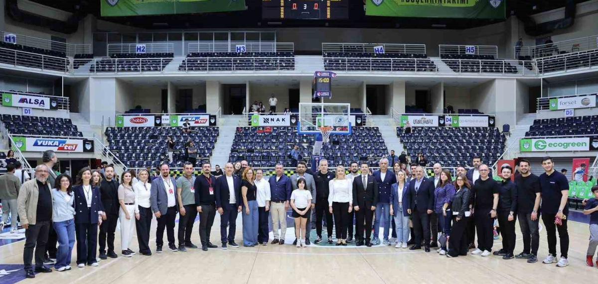 Merkezefendi Basketbol Takımı Eğitime Destek Amacıyla Parkeye Çıktı