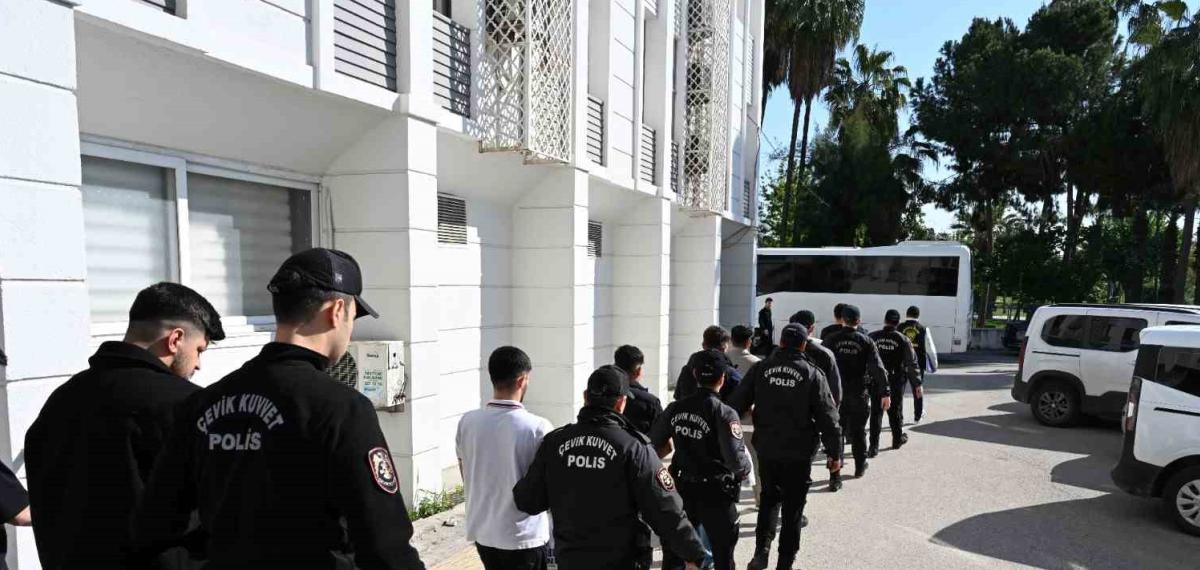 Mersin’de Dolandırıcılık Şebekesi Çökertildi: 100 Milyonluk Para Trafiği Ortaya Çıktı