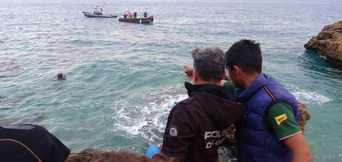 Montuyla Ayakkabısını Çıkarıp Kot ve Atletle Denize Giren Genç Boğuldu