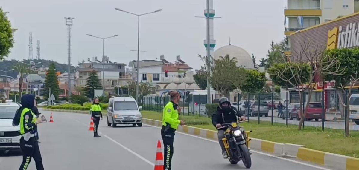 Motosikletini Uygulama Yapan Polislerin Üzerine Sürüp Kaçtı