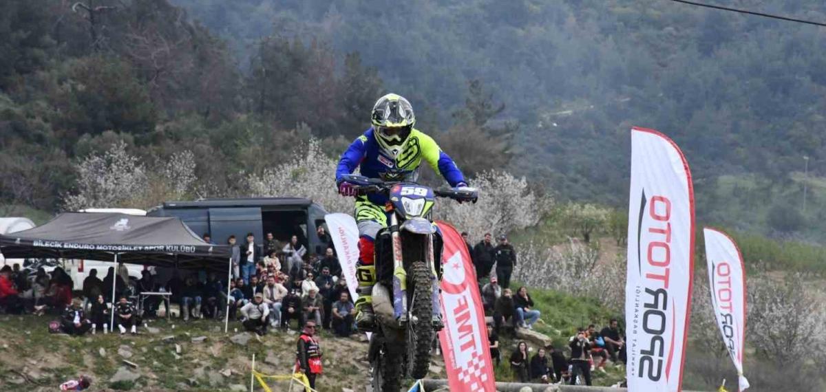 Motosikletler Uçtu