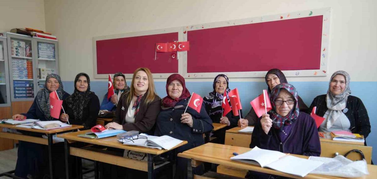 Niğde’de Eğitimden Uzak Kalan Kadınlar Sıralara Geri Döndü