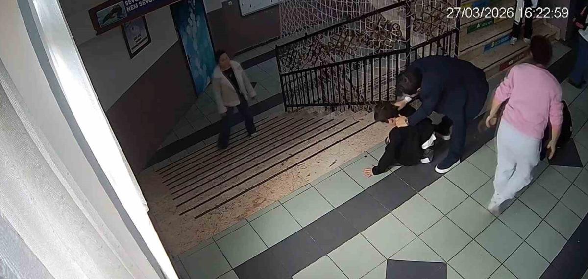 Okul Müdüründen Hayat Kurtaran Heimlich Manevrası