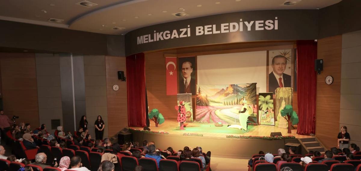 ’Ormanlar Kralı Ağustos Böceği’ Oyunu Çocuklarla Buluştu