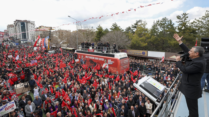 CHP Lideri Özgür Özel Nevşehir’de Sert Konuştu: “Ara Zam Şart, Demokrasi İçin Ara Seçim Kaçınılmaz”