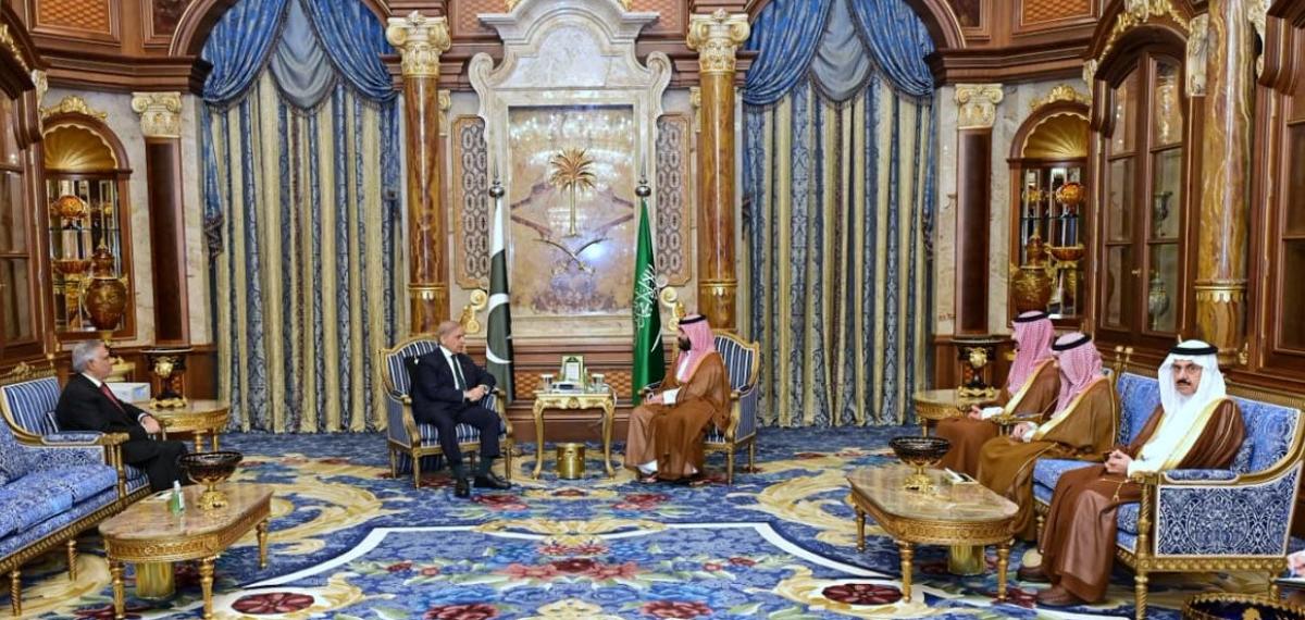 Pakistan Başbakanı Şerif, Suudi Arabistan Veliaht Prensi Selman ile Görüştü
