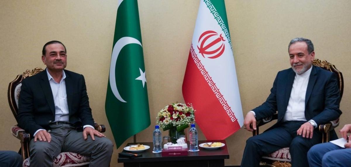 Pakistan Genelkurmay Başkanı Munir, İran Dışişleri Bakanı Arakçi ile Görüştü
