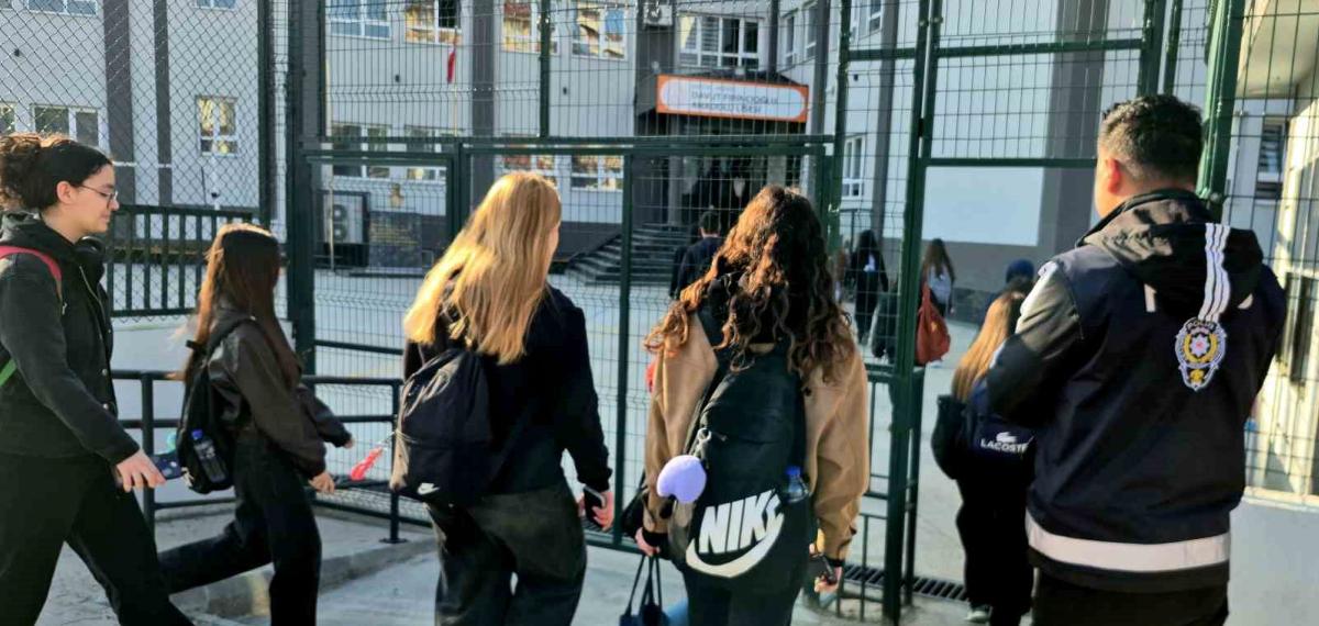 Polis Okul Önlerinde Kuş Uçurtmuyor