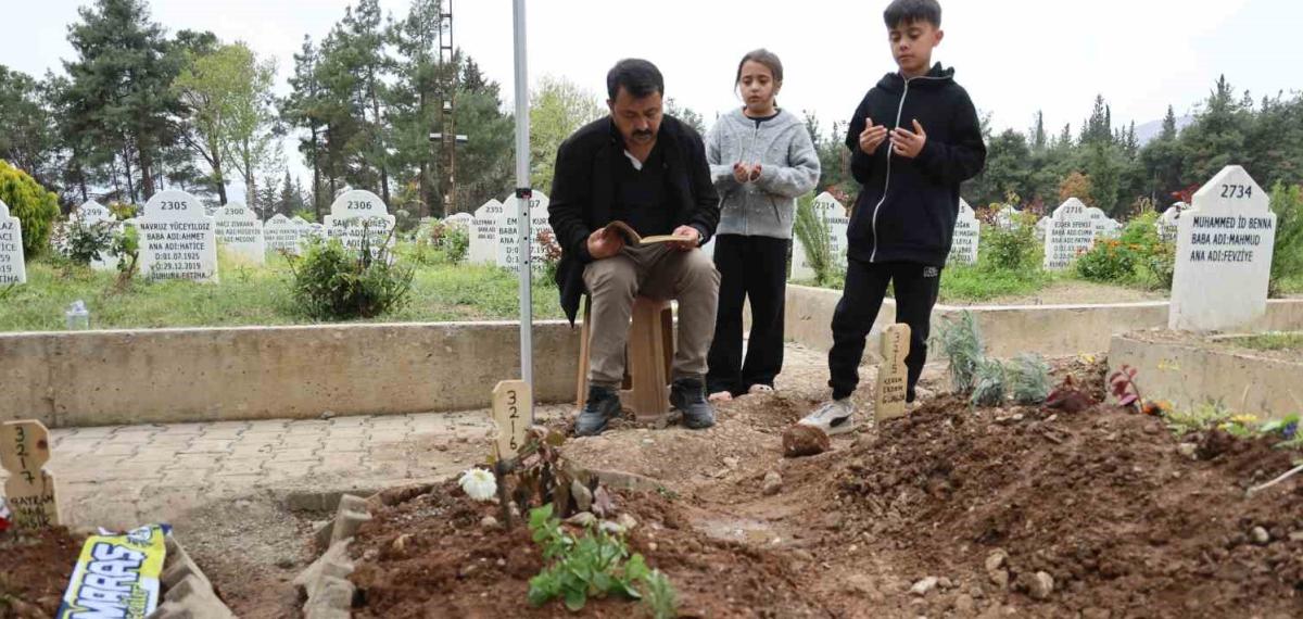 Saldırıda Ölen 4 Öğrencinin Mezarında Hüzün ve Gözyaşı Hakim