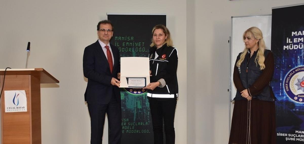 Salihli’de Üniversite Öğrencilerine Siber Suçlar ve Dolandırıcılık Eğitimi