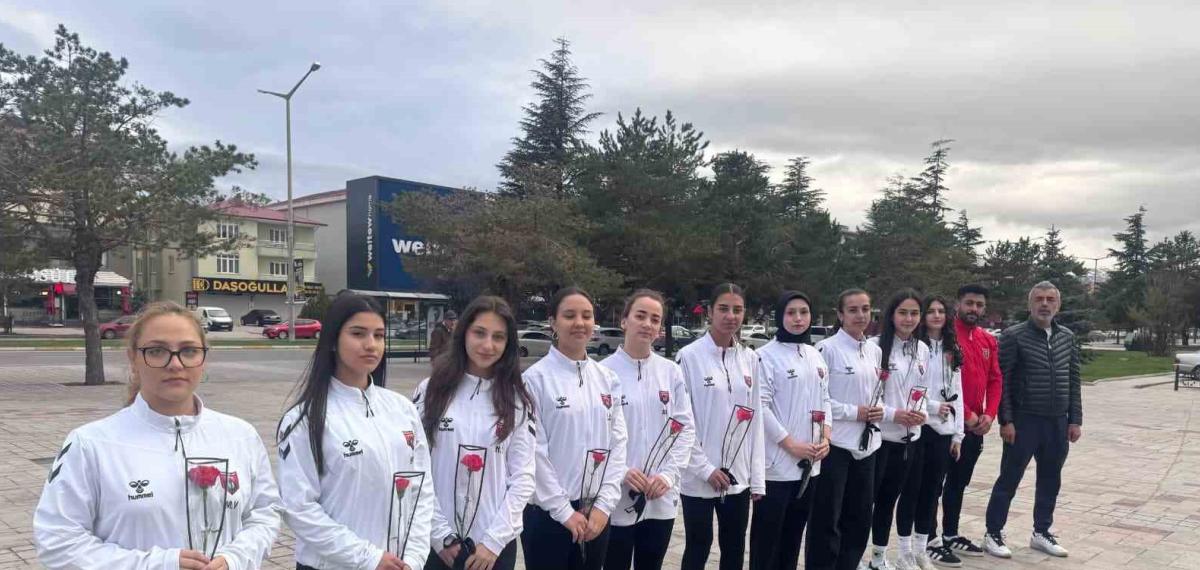 Şampiyon Oldular, Unutmadılar: 10 Can İçin Karanfil Bıraktılar