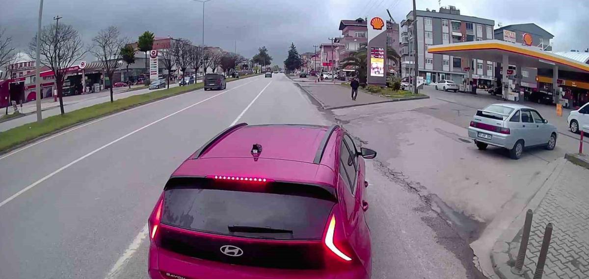 Samsun’da Aniden Çimento Yüklü Tırın Önüne Çıkan Otomobil Yürekleri Ağza Getirdi