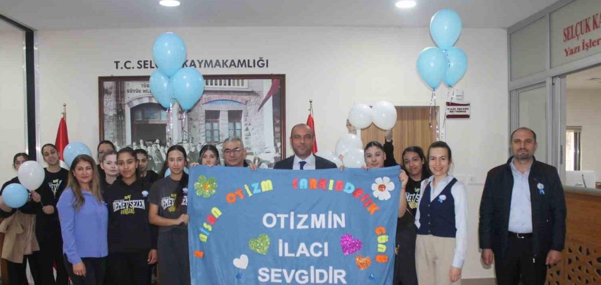 Selçuk’ta, Lise Öğrencileri ve Öğretmenlerinden Otizm Farkındalık Etkinliği