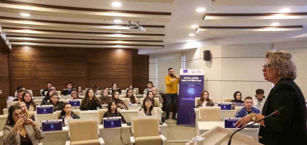 Sivas’ta Genç İletişimciler Dijital Dünyaya Hazırlanıyor
