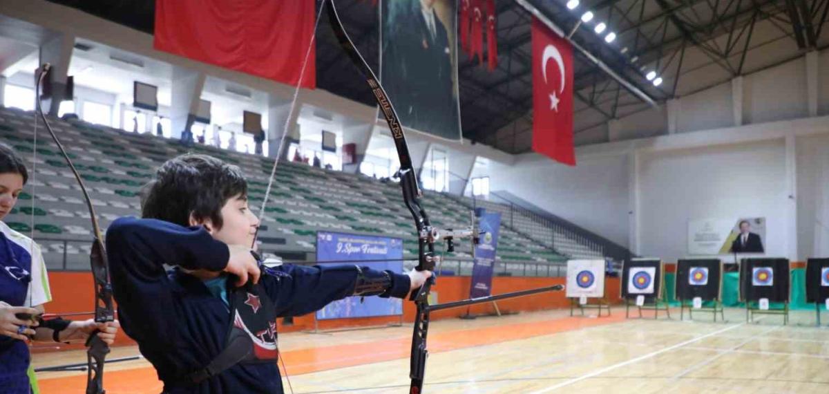 Spor Festivalinde Öğrenciler Okçular Yarıştı