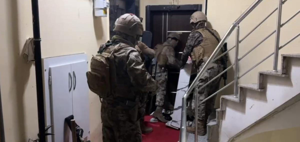 Tefecilere Şafak Operasyonu: Evden Servet Çıktı