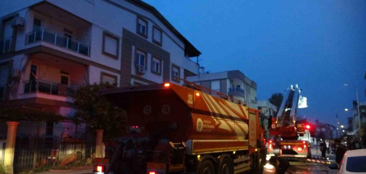 Teras Katında Çıkan Yangın Korkuttu