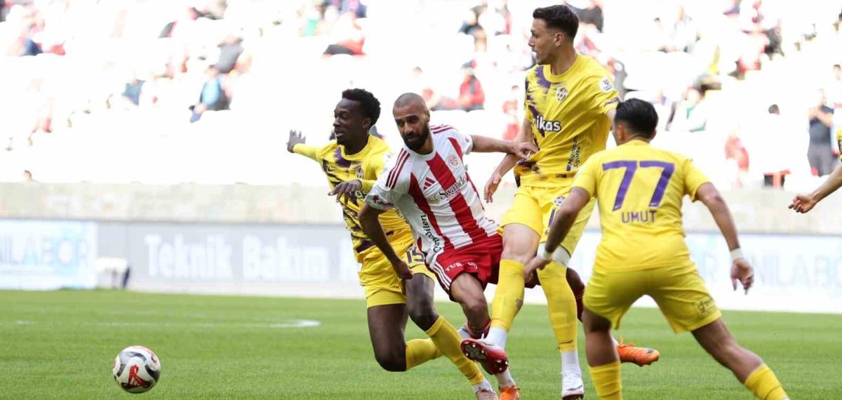 Trendyol Süper Lig: Antalyaspor: 0 – Eyüpspor: 0 (İlk Yarı)