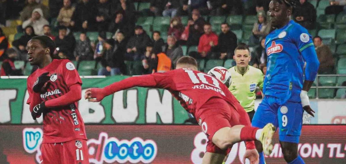 Trendyol Süper Lig: Çaykur Rizespor: 0 – Gaziantep Fk: 1 (İlk Yarı)