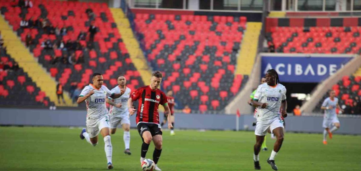 Trendyol Süper Lig: Gaziantep Fk: 0 – Corendon Alanyaspor: 1 (İlk Yarı)