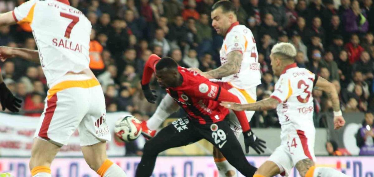 Trendyol Süper Lig: Gençlerbirliği: 0 – Galatasaray: 2 (İlk Yarı)