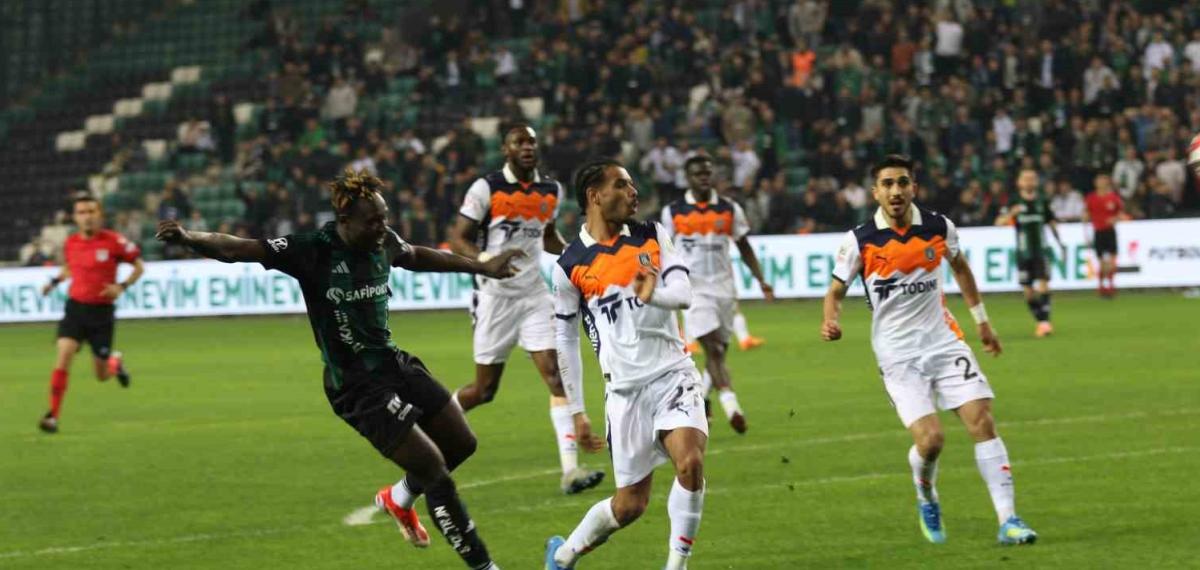 Trendyol Süper Lig: Kocaelispor: 0 – Başakşehir: 0 (İlk Yarı)