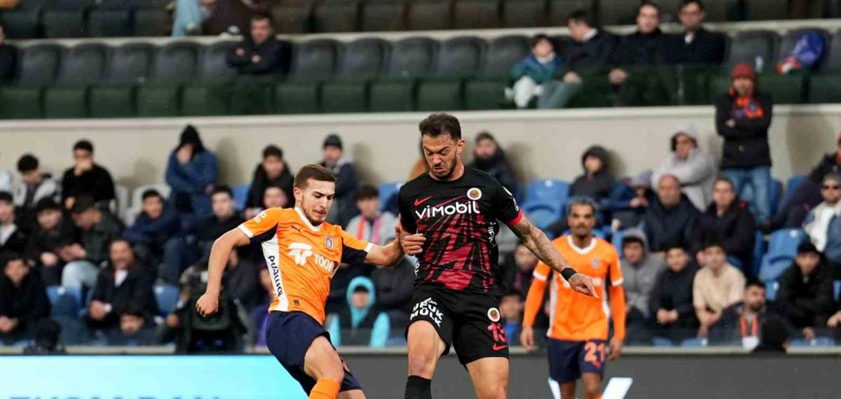 Trendyol Süper Lig: Rams Başakşehir: 3 – Gençlerbirliği: 0 (İlk Yarı)