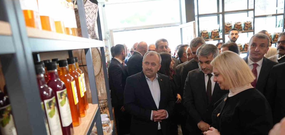 Türkiye’nin İlk ‘Ekolojik Market’i Açıldı