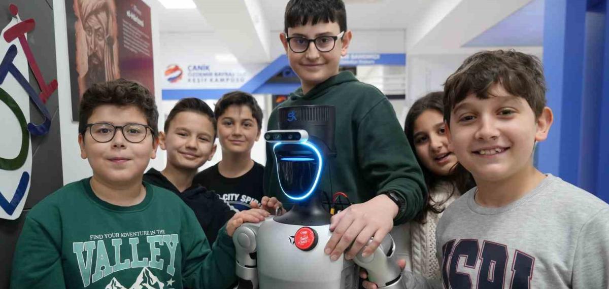 Türkiye’nin Nüfusa Kaydedilen İlk Robotu Şimdi de İşe Başladı