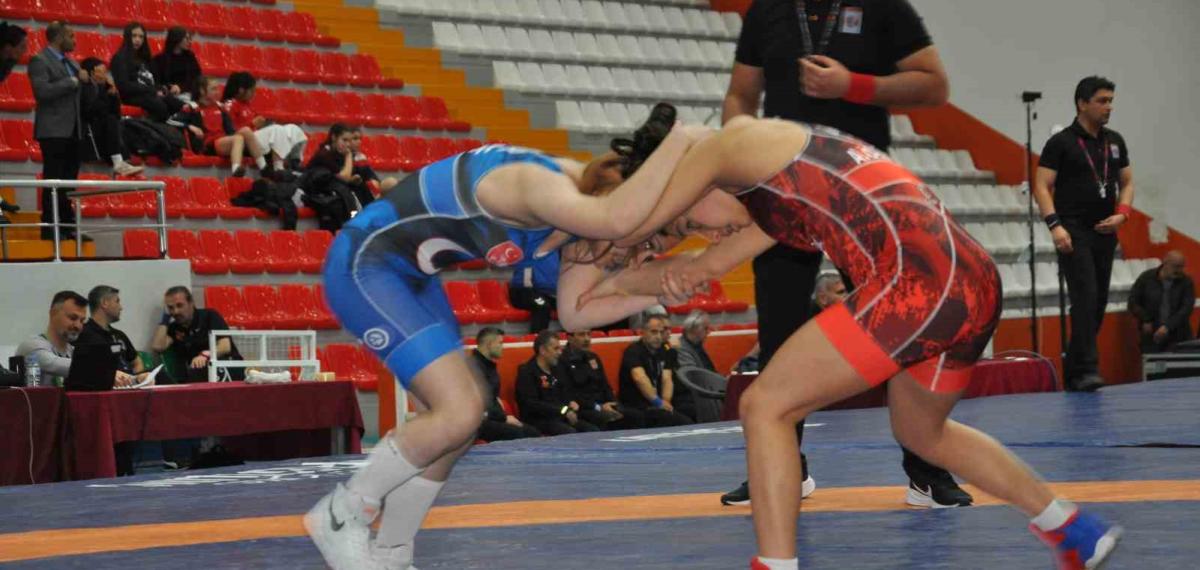 U15 Türkiye Güreş Şampiyonası Kars’ta Devam Ediyor