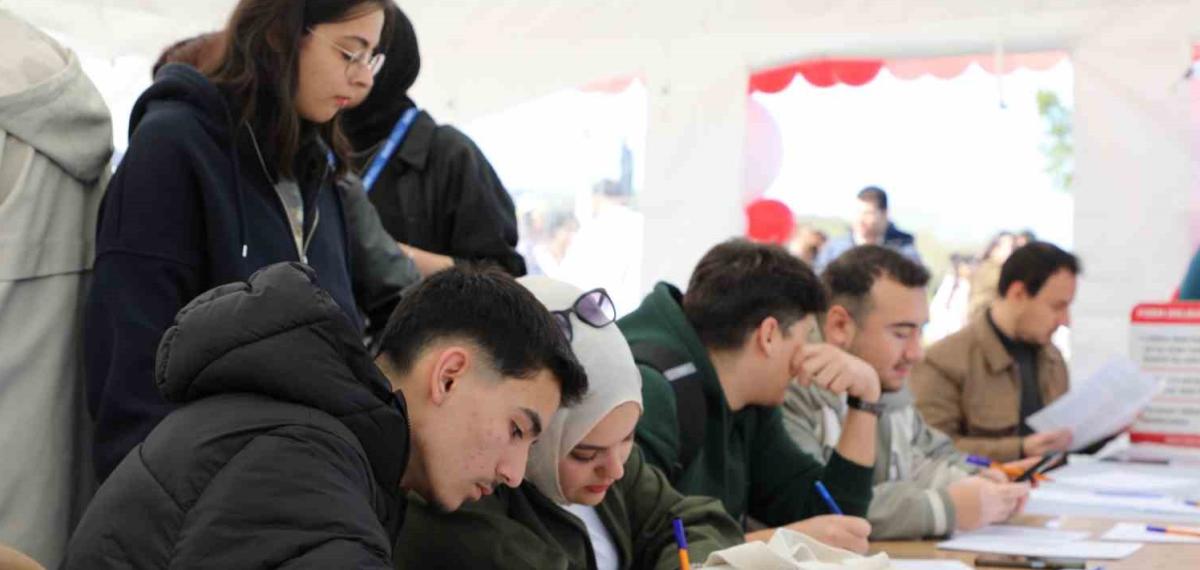 Üniversite Öğrencilerinden 3 Günde 556 Ünite Kan Toplandı