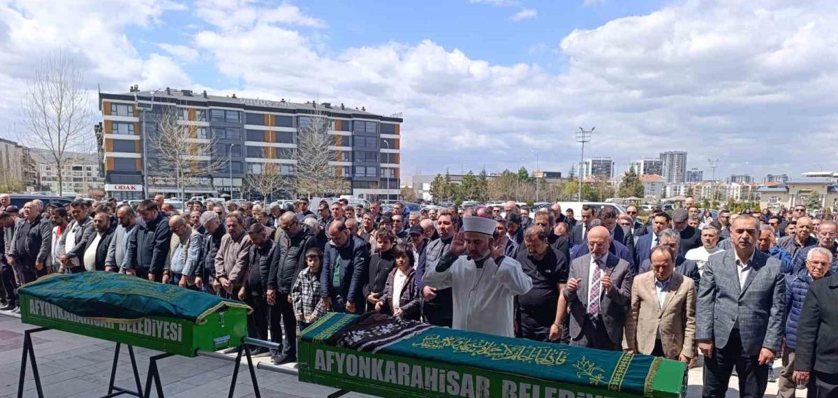 Üst Kat Komşularının Katlettiği Çift Toprağa Verildi