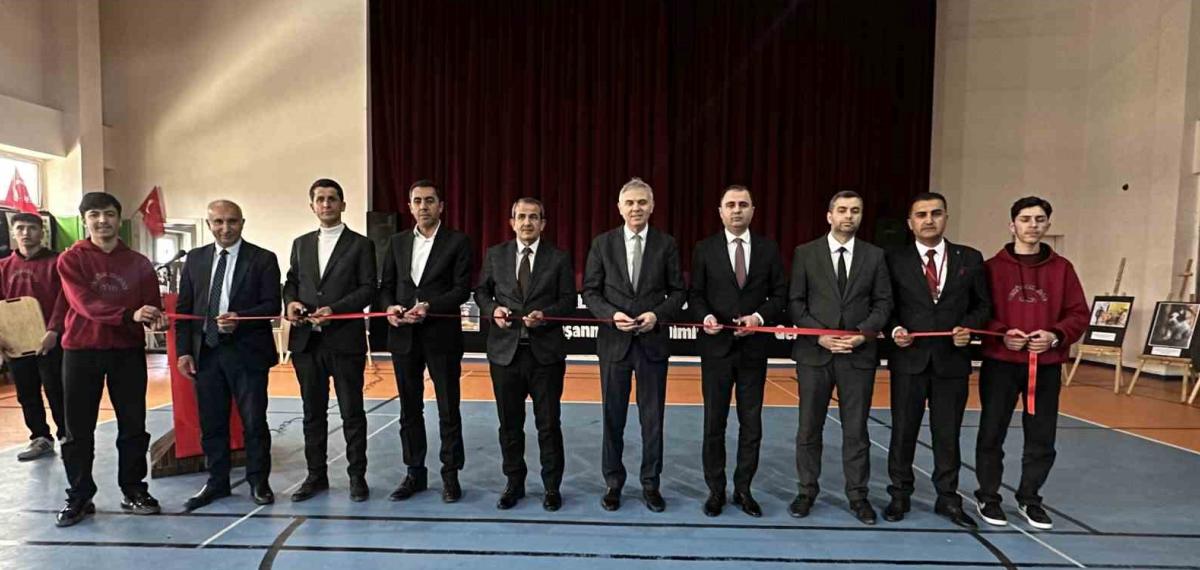 “Vakti Kuşanmak” İl Sergisi Yüksekova’da Düzenlendi