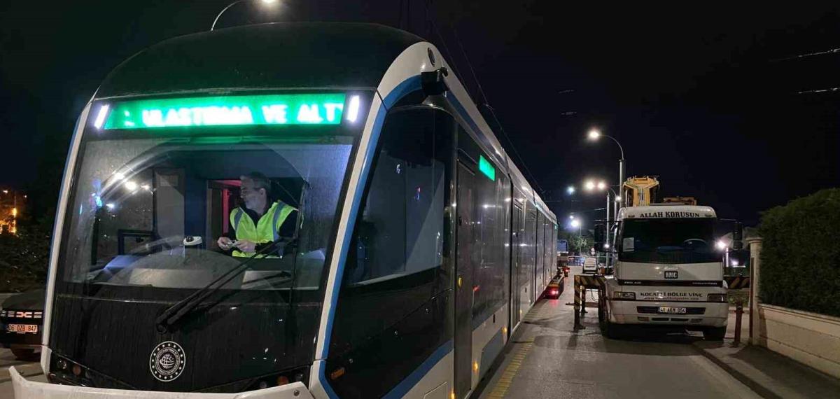 Yeni Tramvayların Sonuncusu Raylara İndirildi