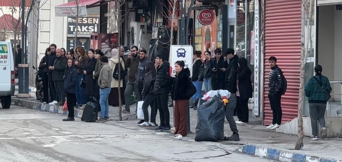 Yüksekova’da Ulaşım Krizi: Şehir İçi Servisler Kontak Kapattı