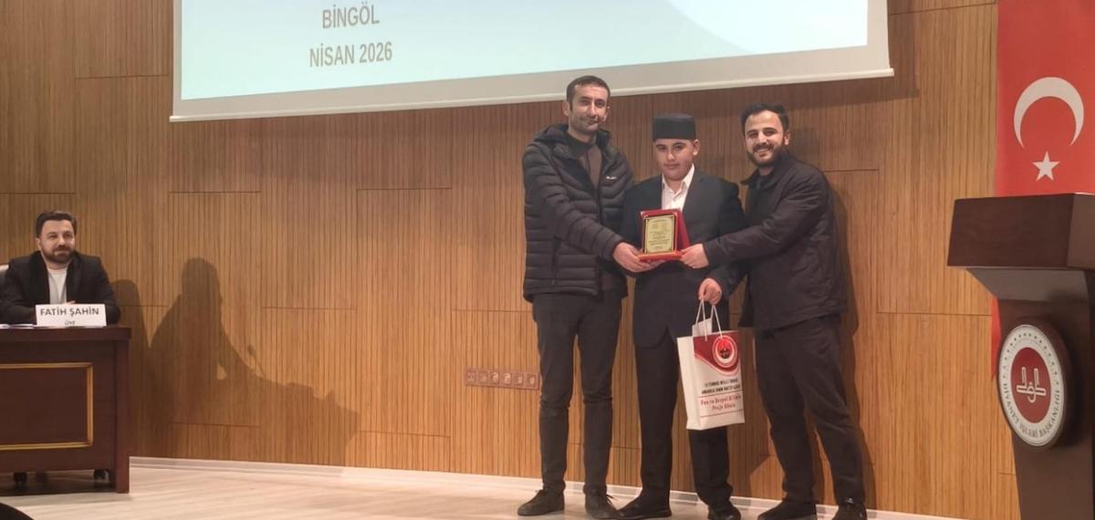 Yüksekovalı Öğrenci Ezan Okuma Yarışmasında Bölge Birincisi Oldu