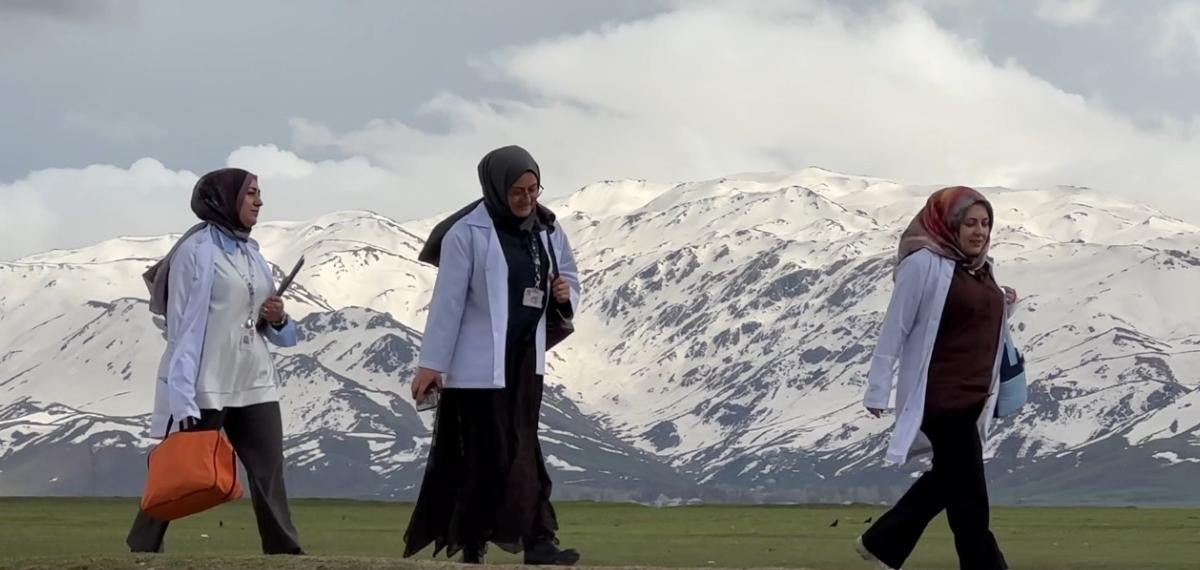 Yüksekova’nın Fedakar Ebeleri Gebeler İçin Yollarda