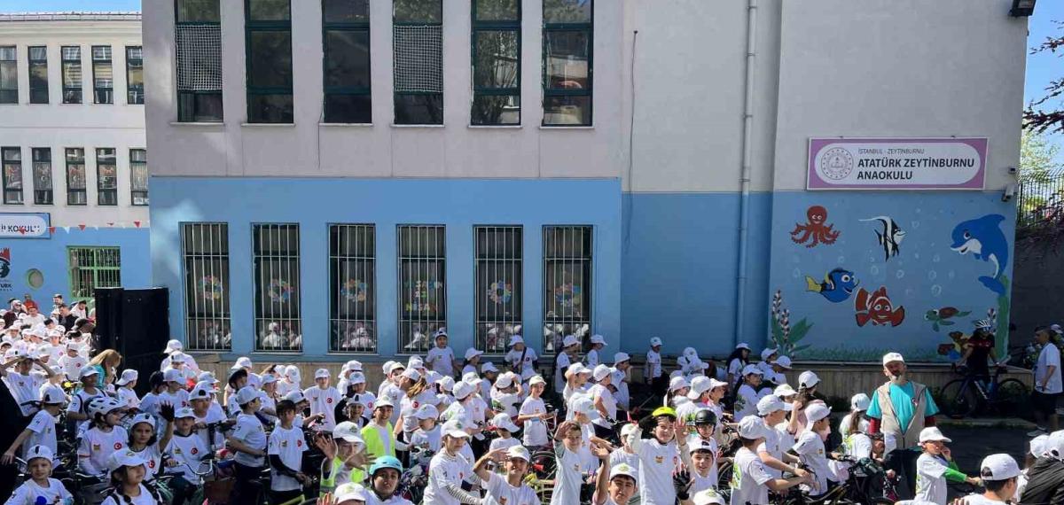 Zeytinburnu’nda “Mektepten Meclise Pedal” Bisiklet Turu Renkli Görüntülere Sahne Oldu