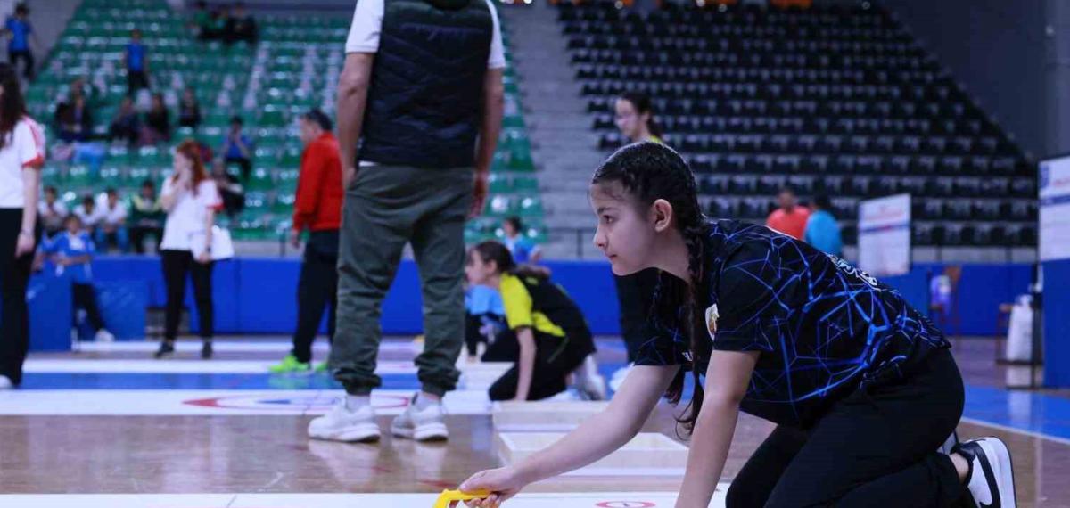 156 Sporcu Final Bileti İçin Ter Döktü