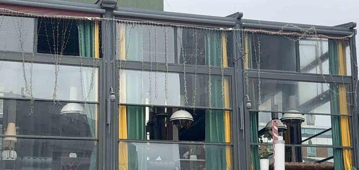 17 Yaşındaki Saldırgan İşyerini Kurşunladı, Üzerinden El Bombası Çıktı
