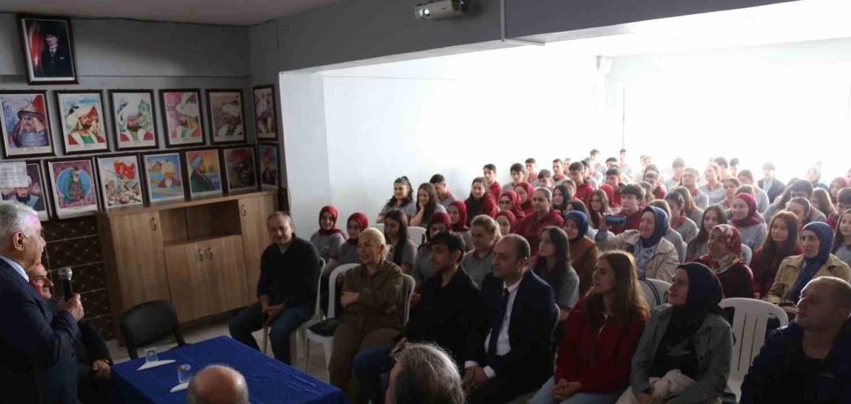 37 Yıl Sonra Açtığı Okulda Öğrencilerle Buluştu