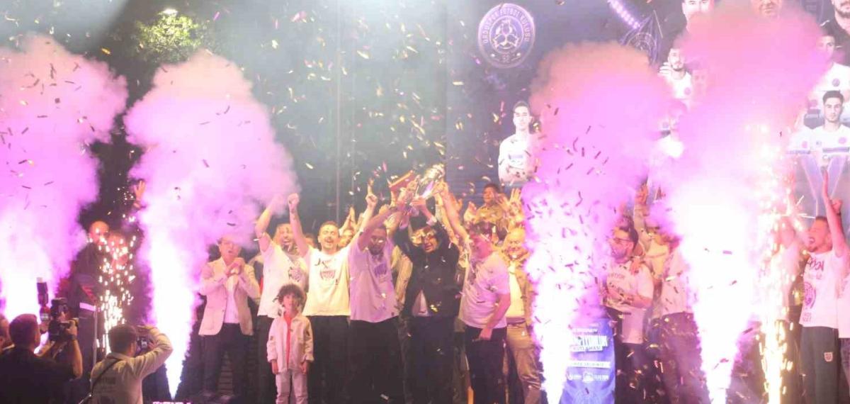 52 Orduspor Fk, 2. Lig’e Yükselişini Kutladı