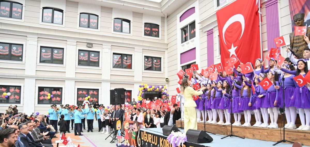 600 Çocuktan Dev Koro Performansı